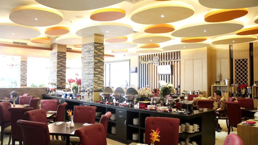 Sapphire Sky Hotel & Conference Serpong Exterior foto
