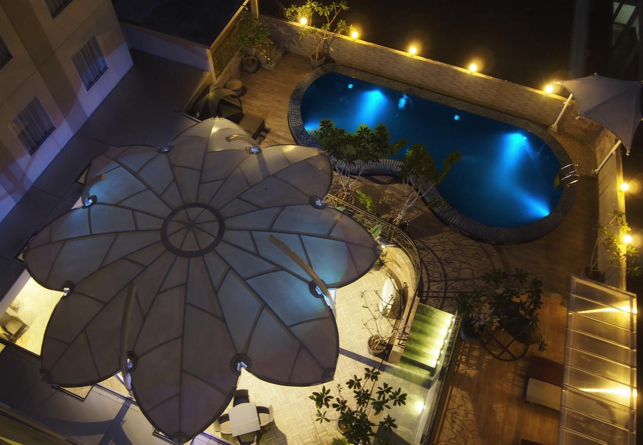 Sapphire Sky Hotel & Conference Serpong Exterior foto