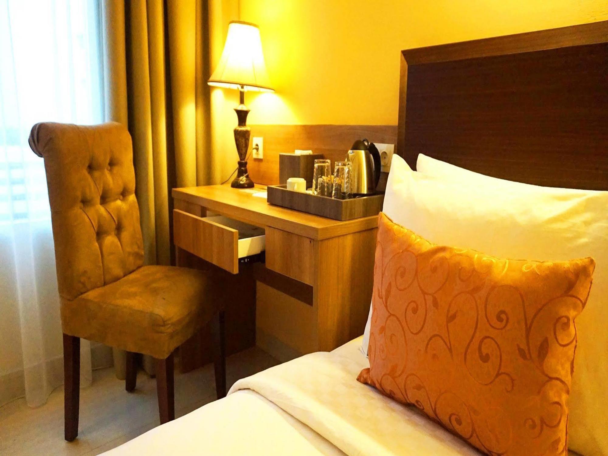 Sapphire Sky Hotel & Conference Serpong Exterior foto